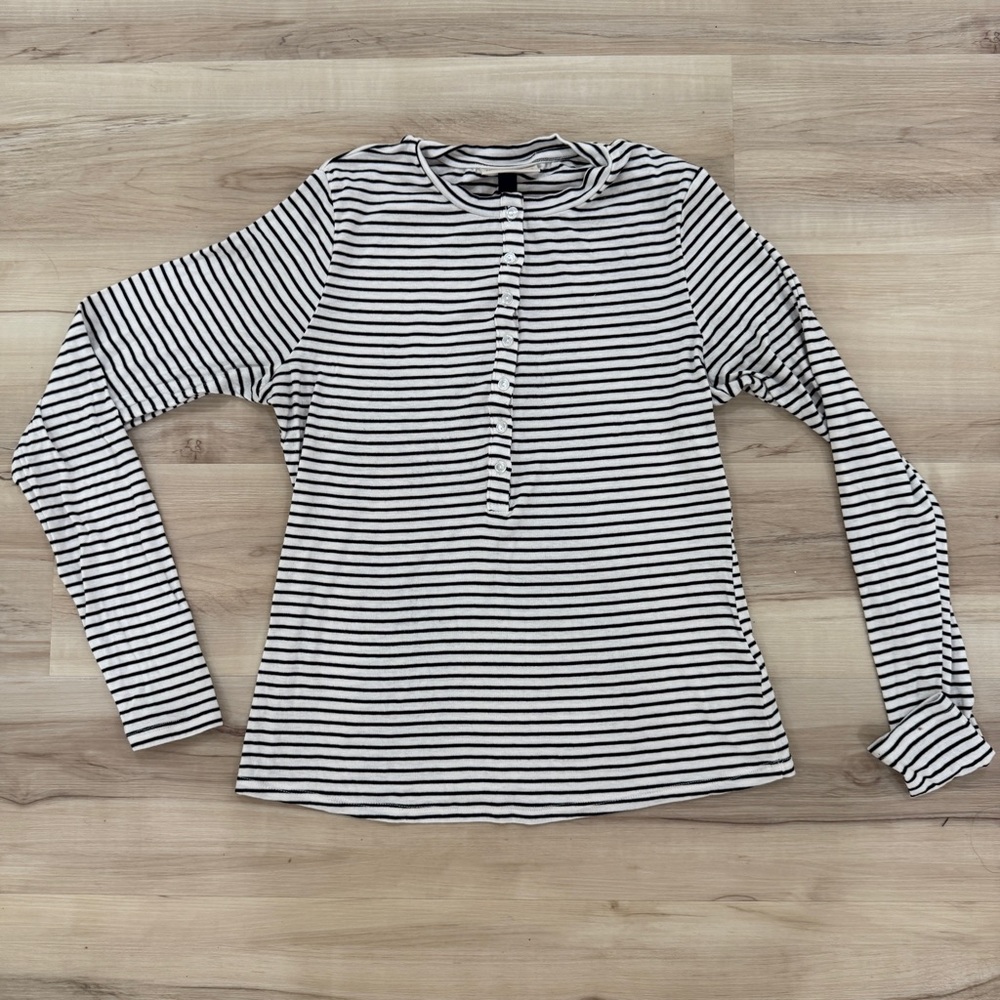 Universal Thread Striped Black and White Women's Top Size Medium